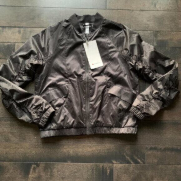 Lululemon Above the Clouds Jacket - new with tags - Picture 5 of 6